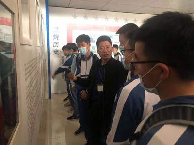 走進企業參觀學習,增強學生職業認知能力